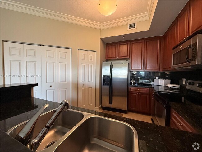 Building Photo - 3001 NE 185th St Unit 616 Rental