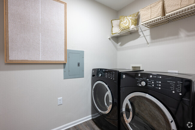 1BR, 1BA - 685SF - Laundry Room