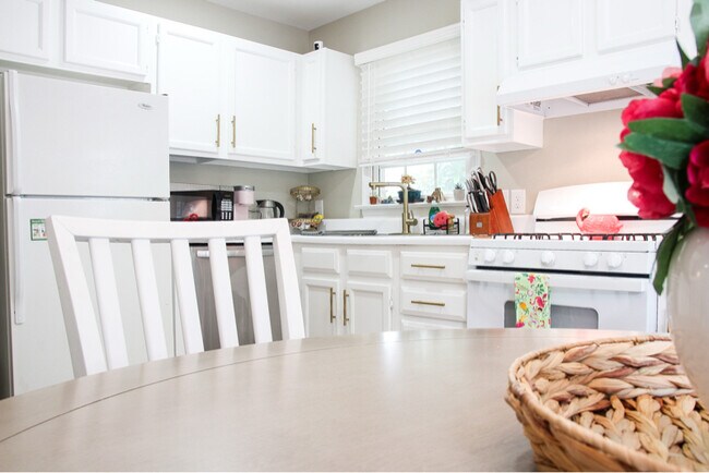 Photo - 624 E Pine Ave