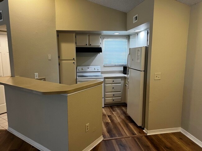 Building Photo - 1401 Village Blvd Unit 221 Rental