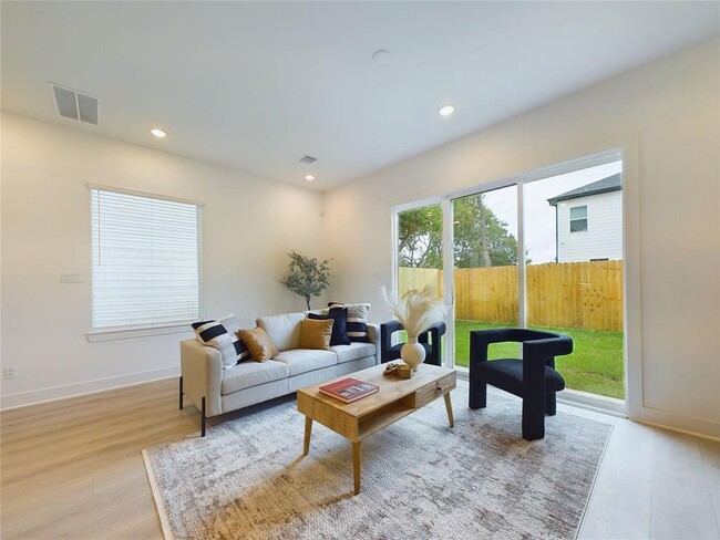 Photo - 3846 Seabrook St