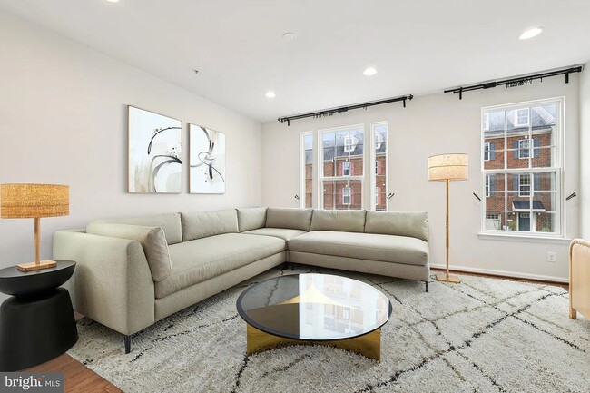 Photo - 8074 Locust Mill St