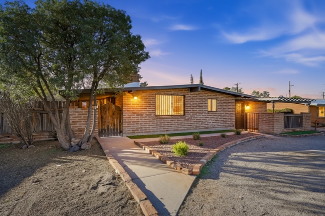 Building Photo - 6814 E Koralee St