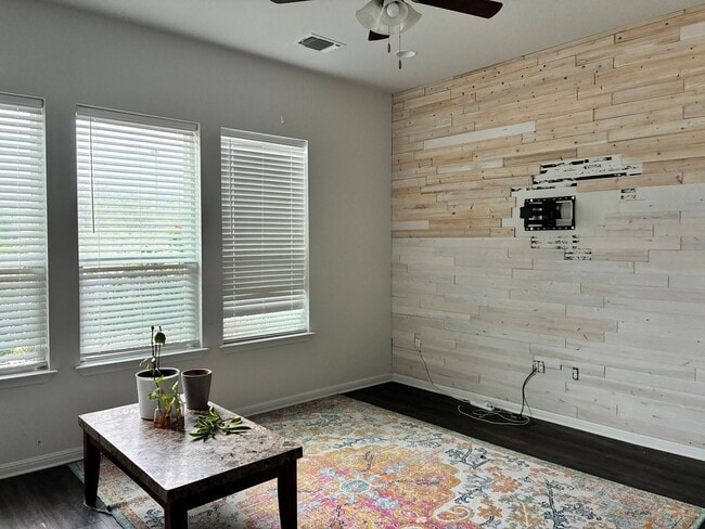 Photo - Elegant 6 BR 5 BA Home with Modern Amenities