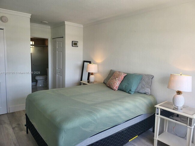 Photo - 220 Kings Point Dr Rental