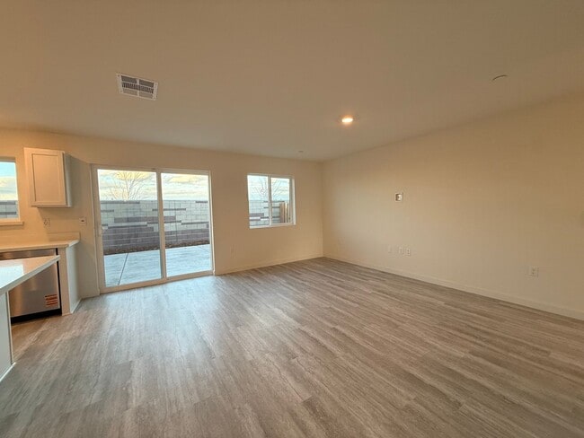 Photo - 4 Bed 2.5 Ba 2 Story 2 Car