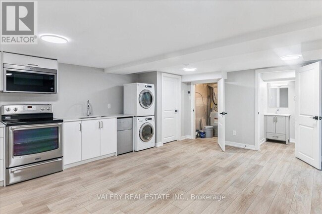 Photo - 245 Church St S