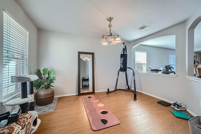 Photo - 137 Easy St