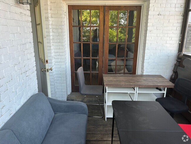 Building Photo - Awesome three bedroom apartment in Allston
