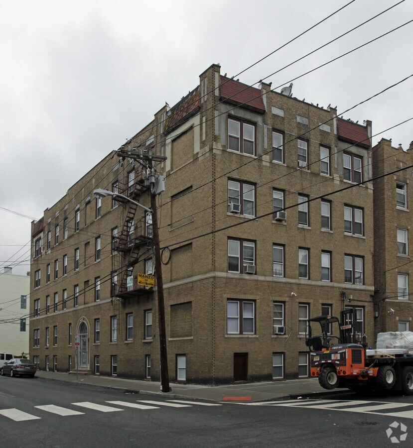 Photo - 326 Summit Ave Apartments