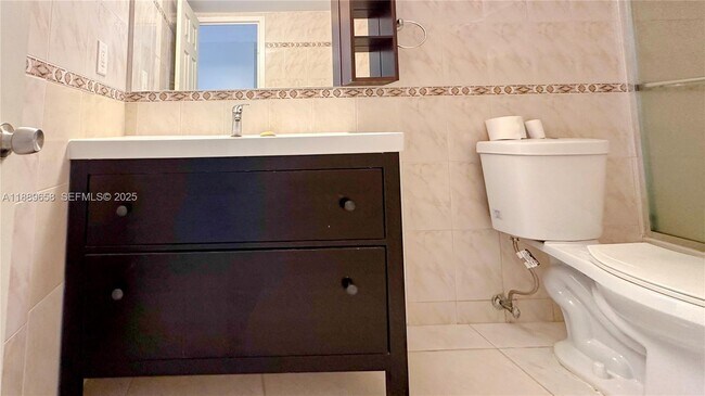 Photo - 800 Parkview Dr Unit 323