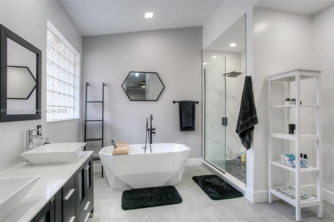 Photo - 11611 SW 10th Ct