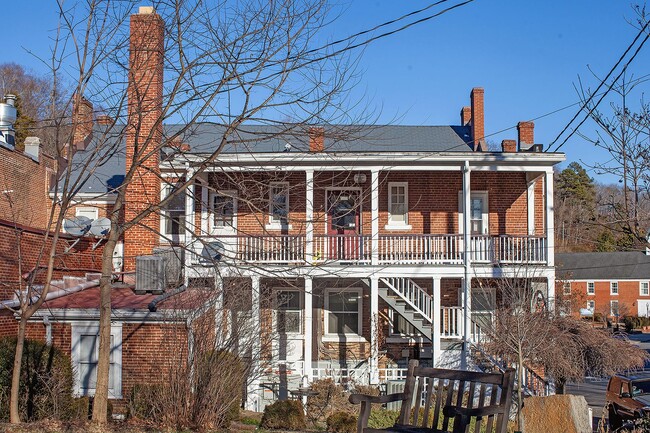 Photo - Pet-Friendly Studio Apartment Within Historic Scottsville Building Unit Valley St 300 #1A