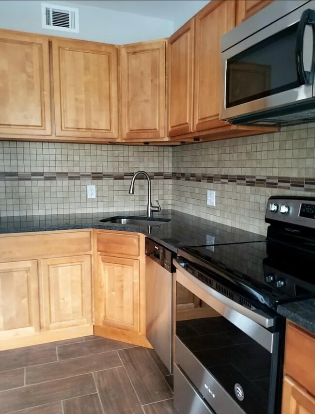 Photo - 5147 Catharine St Unidad 2
