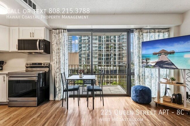 225 Queen St