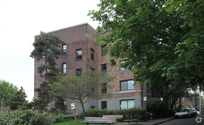 Photo - Roundcliffe Apartments