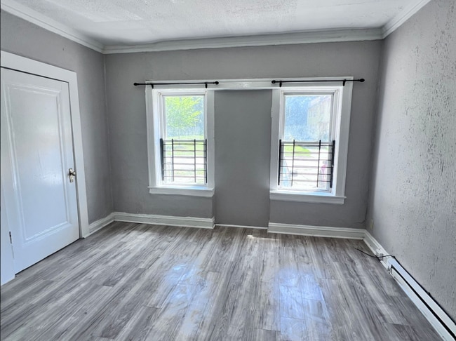 Building Photo - 848 Linn Dr Unit 2