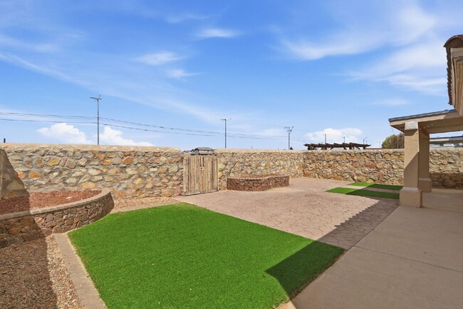 Photo - 4-Bedrooms in 79928 with Spacious 1757 Sq Ft – Your Home Awaits!"