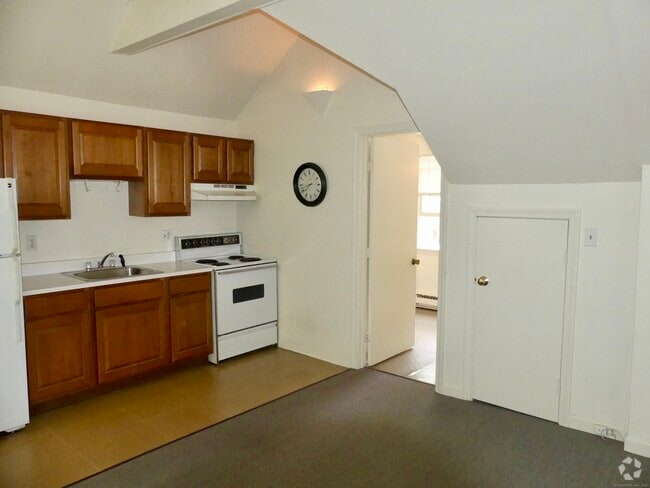 Building Photo - 62 Main St Rental