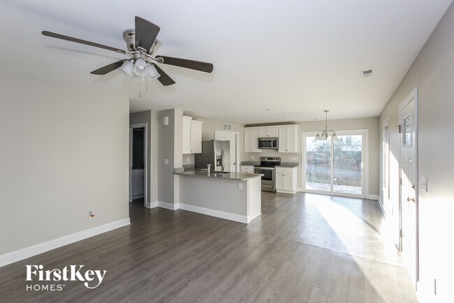 Photo - 244 Glenn St NW