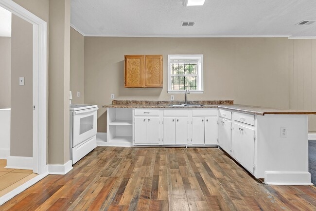 Photo - Charming 3-Bedroom Home in Convenient Memphis Location