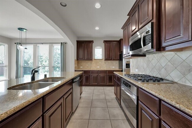 Photo - 2 Maitland Ct