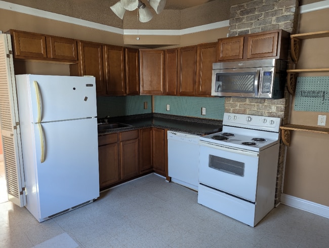 Photo - 2548 Myrtle St