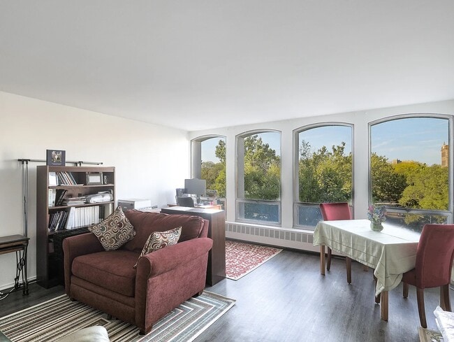 Building Photo - 1451 E 55th St Unit 423N