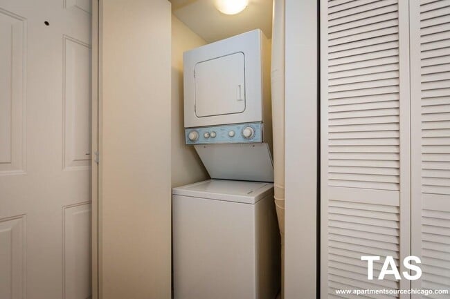 7225 N Rogers Ave Unit 3