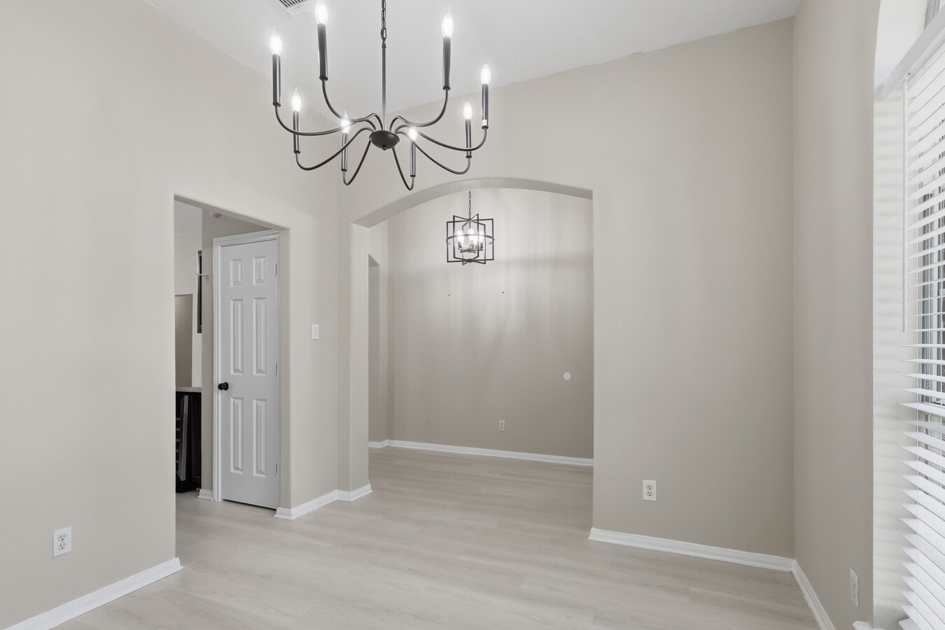 Photo - 17003 Analisa Cir