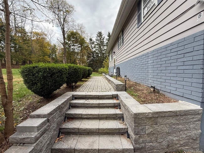 Photo - 487 N Elting Corners Rd Unit A