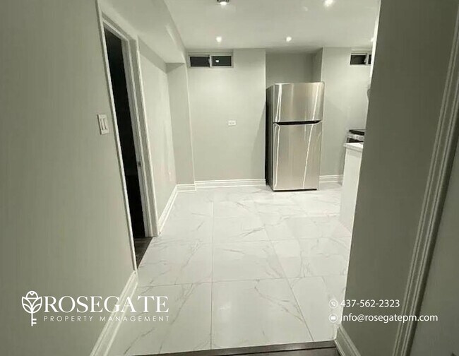 Photo - Modern 2-Bedroom Basement Apartment with In-Unit Laundry – Mississauga Unité 2