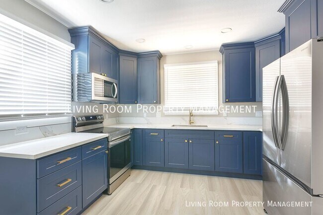 Photo - Steller Portland FourSquare With A Great Yard