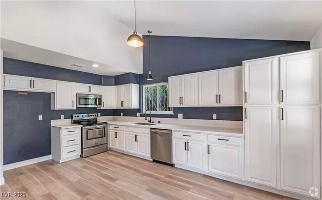 Building Photo - 3904 Stormcrest Dr Rental