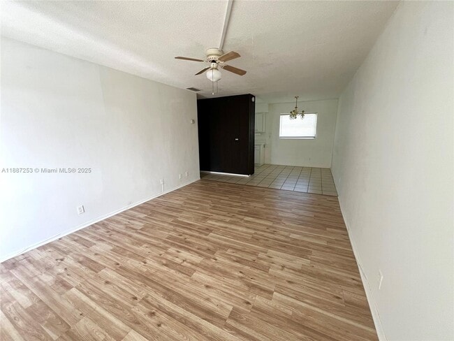 Building Photo - 281 NE 40th St Unit 7