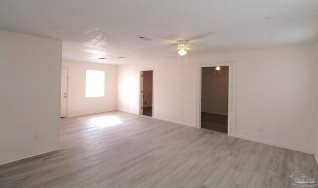 Photo - 2217 Kingfisher Way