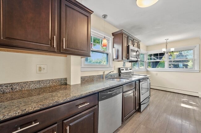 Photo - 1337 Pleasant St