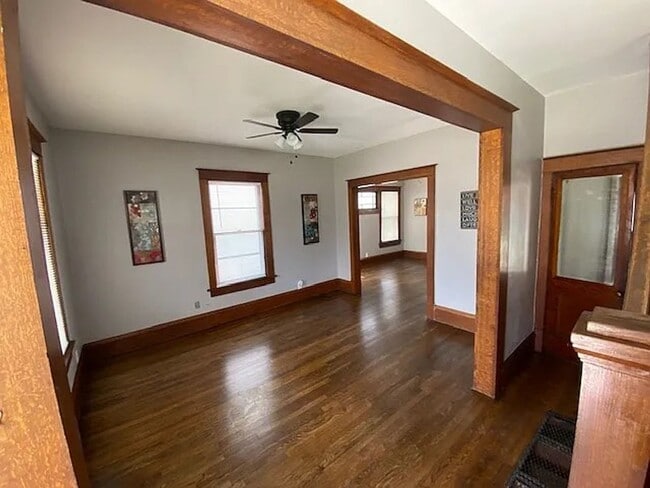 Building Photo - Big 2BR with appliances, nicely updated! Great for students or professor.