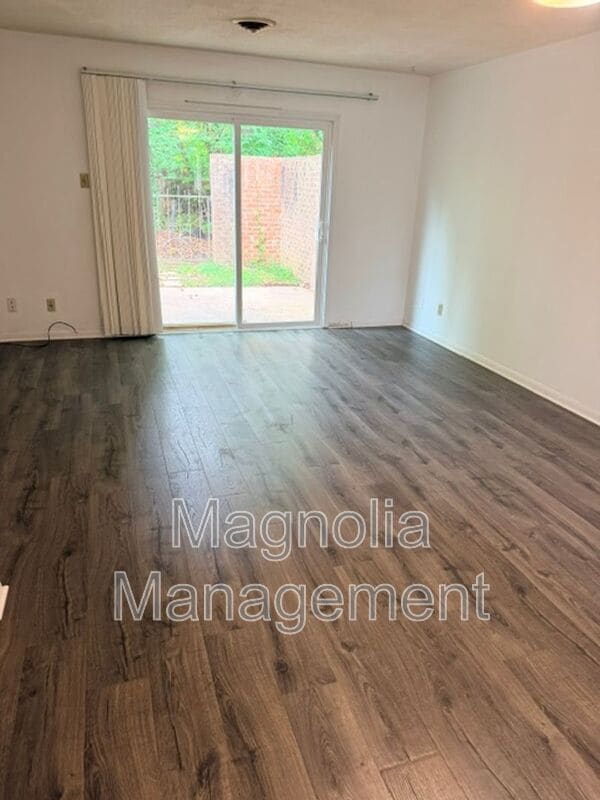 Photo - 1932 Oxford Rd Unit Apt E