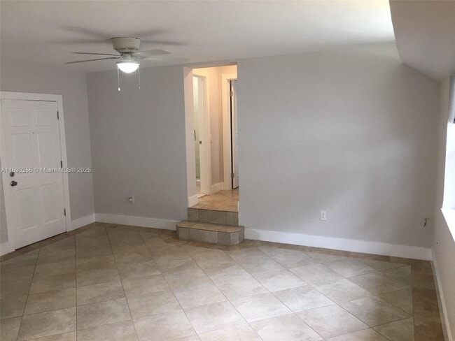 Building Photo - 125 Edgewater Dr Unit 11