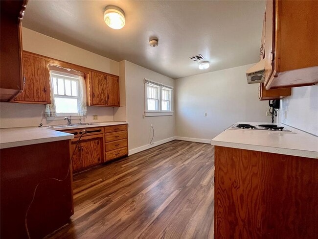 Photo - 419 E 6th St