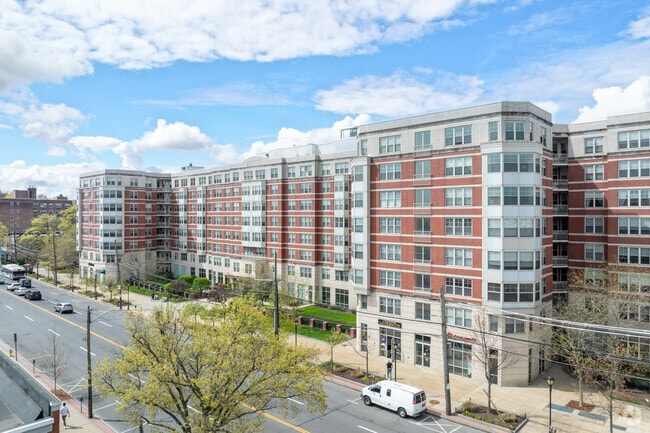 The Residences at Jefferson Place - The Residences at Jefferson Place Apartments