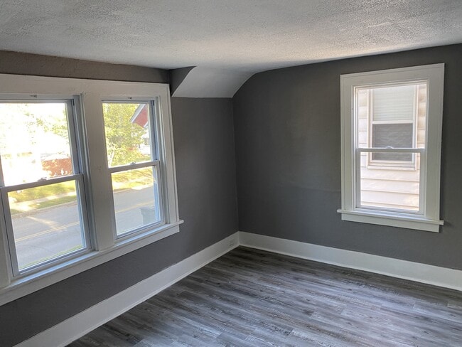 Photo - 1243 Portage Ave