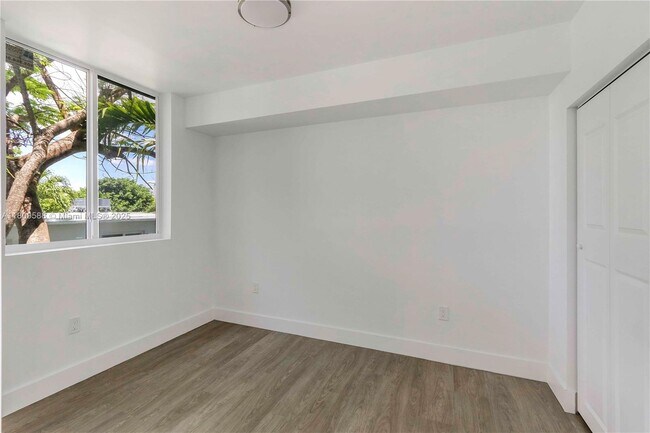 Photo - 1620 NW 18th St Unit 202