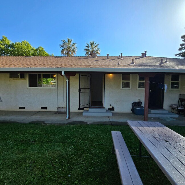 Photo - 786 Lovers Ln