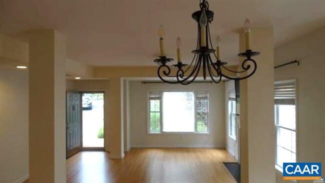 Photo - 140 Burnet St