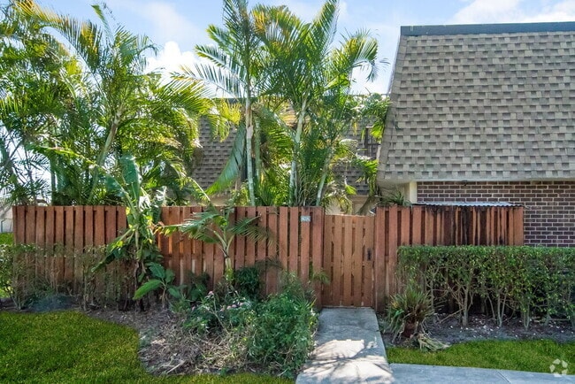 Building Photo - 2905 SW 22nd Cir Rental