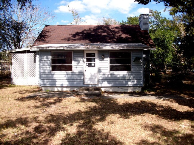 Huge! Zephyrhills 2BR/1BA Home! No Applica... - Huge! Zephyrhills 2BR/1BA Home! No Applica...