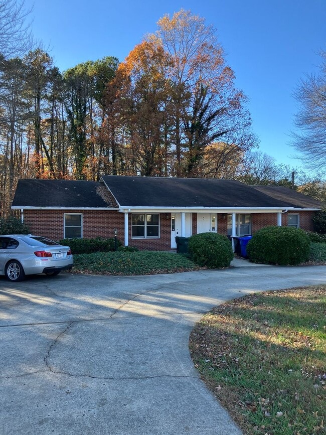 Building Photo - Charming  Duplex in Mooresville Unit 545