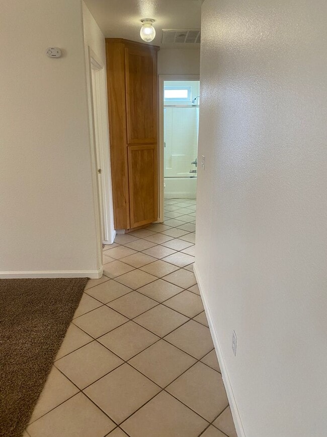 Photo - 4 bedroom 2 bathroom house in SE Visalia!